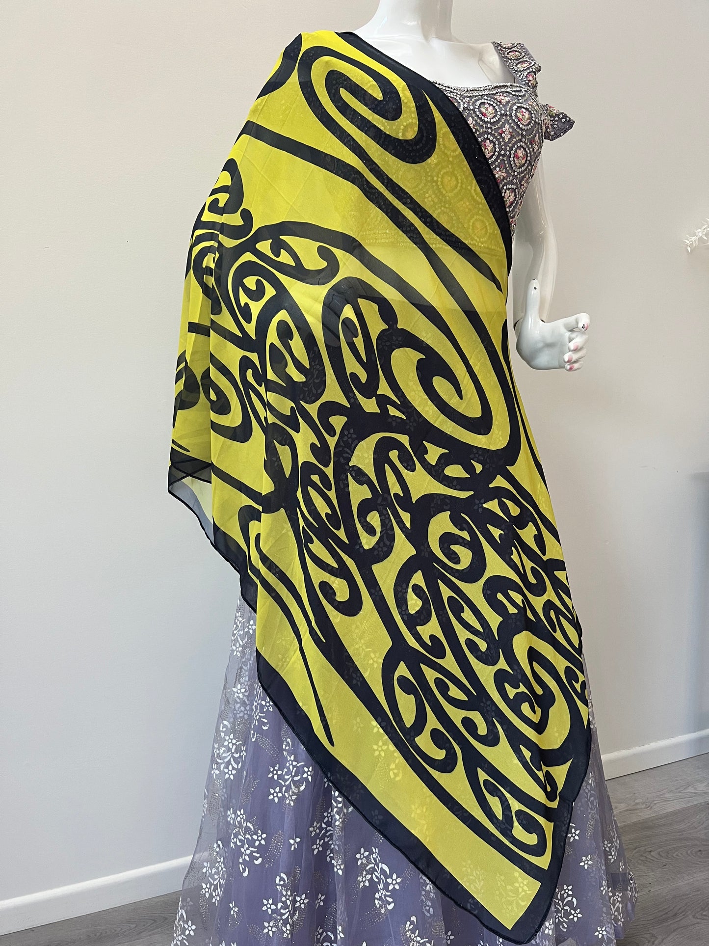 Yellow/Black Kakahu/Shawl